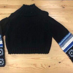 Women's long-sleeve pullover with embroidered cuff